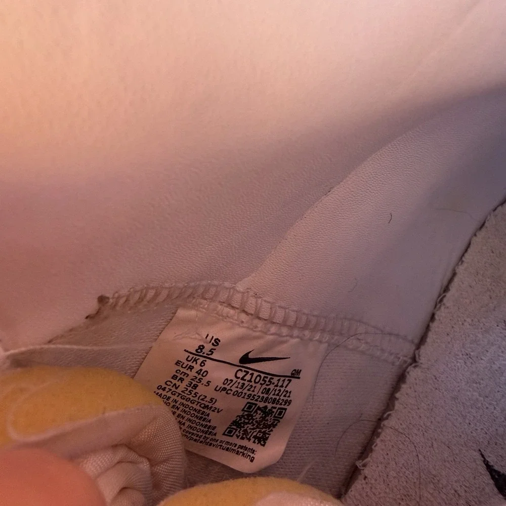 White Nike Women's‎ Blazer Mid '77 Sneakers